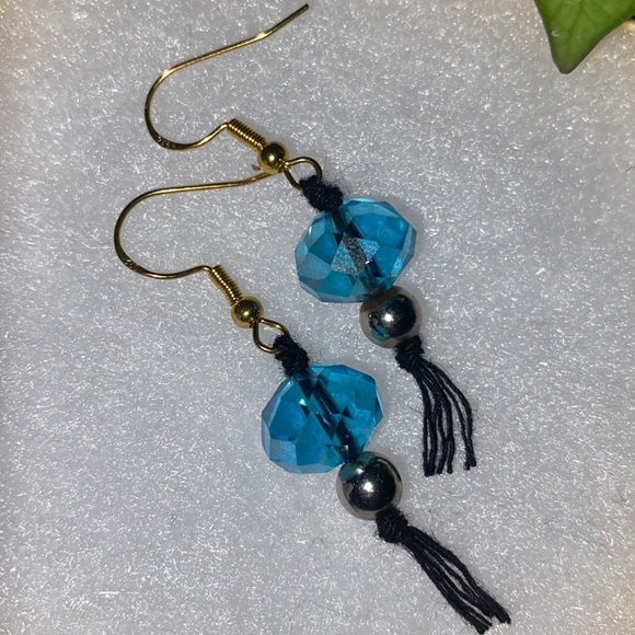 Hand Crafted Macrame Style Beaded Fringe Gold Toned Dangle Earrings Earth Theme - Picture 6 of 10